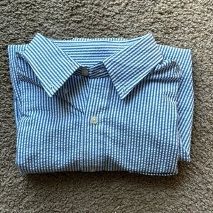 Croft & Barrow Men’s The Easy Care Dress Shirt Seersucker blue and white striped